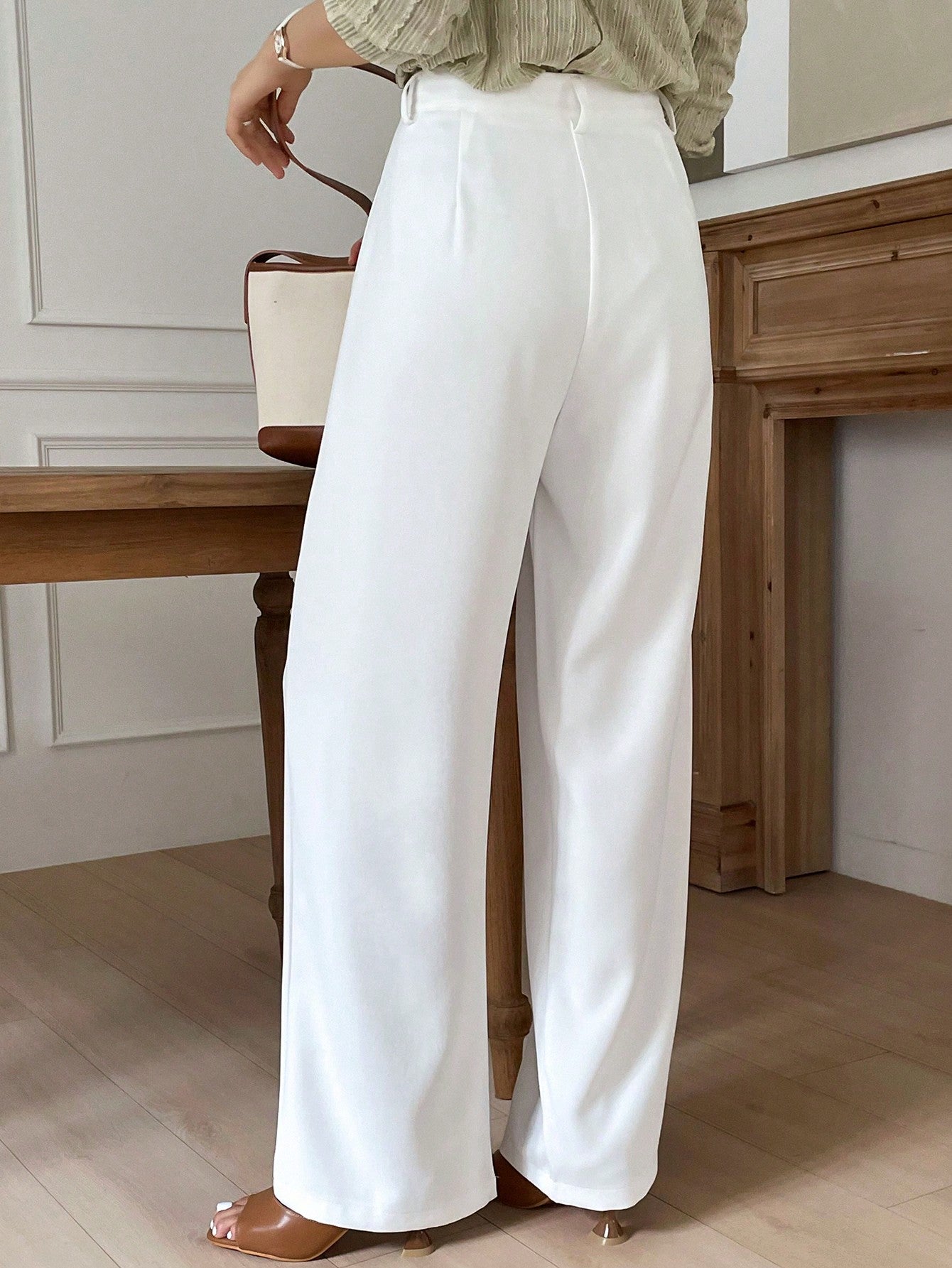 Clean Girl Era Wide-Leg Trousers